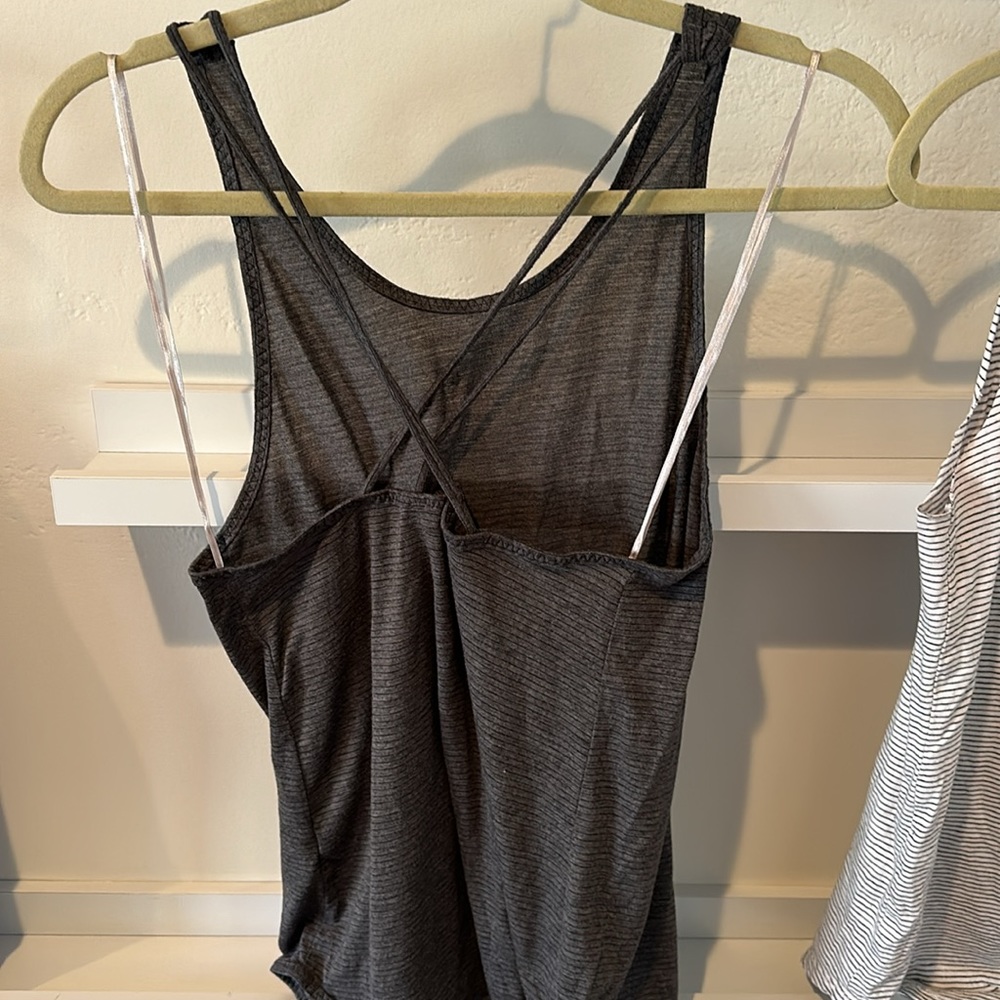Workout Top - Picture 2 of 3